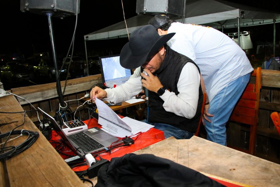 Competição de Ranch Sorting reuniu vários cowboys e cowgirls na Estância Boa Vista