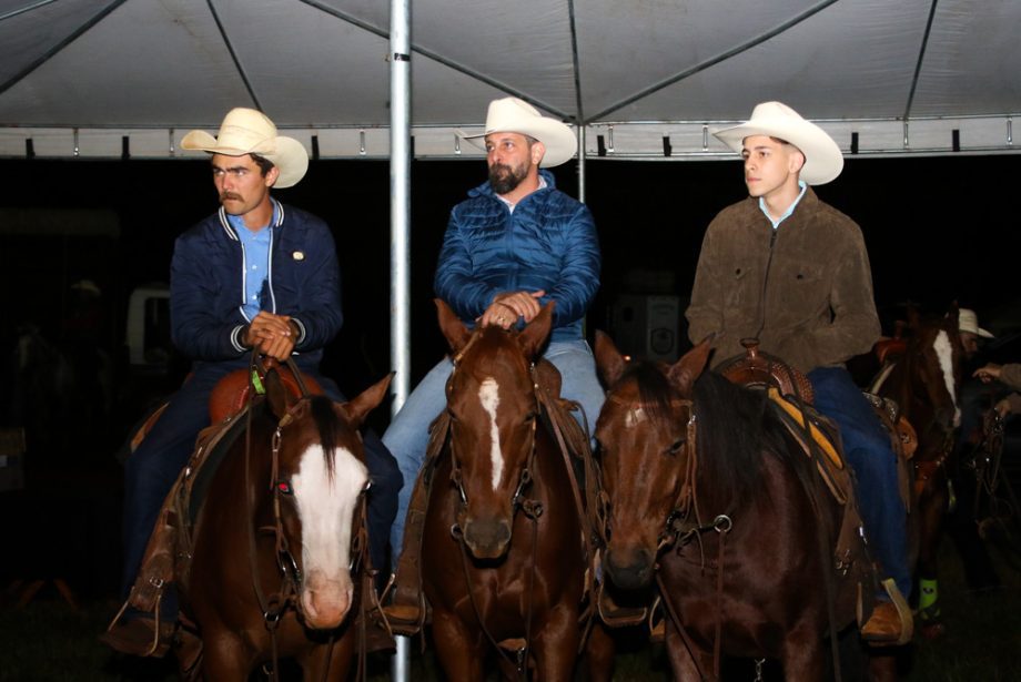 Competição de Ranch Sorting reuniu vários cowboys e cowgirls na Estância Boa Vista