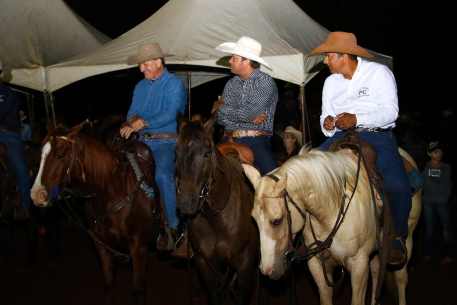 Competição de Ranch Sorting reuniu vários cowboys e cowgirls na Estância Boa Vista