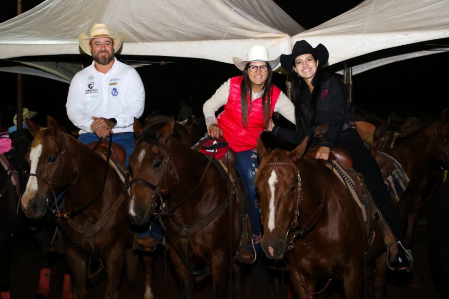 Competição de Ranch Sorting reuniu vários cowboys e cowgirls na Estância Boa Vista