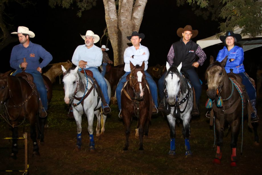 Competição de Ranch Sorting reuniu vários cowboys e cowgirls na Estância Boa Vista