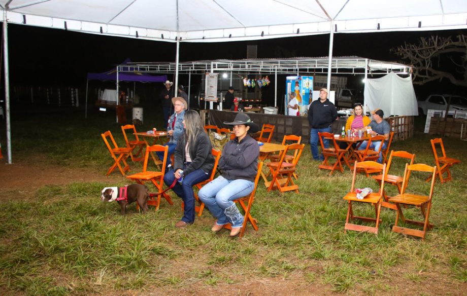 Competição de Ranch Sorting reuniu vários cowboys e cowgirls na Estância Boa Vista