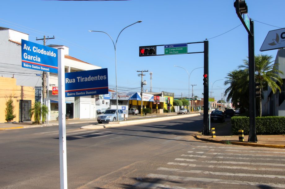 Prefeitura instala semáforos “inteligentes” para melhorar fluidez do trânsito