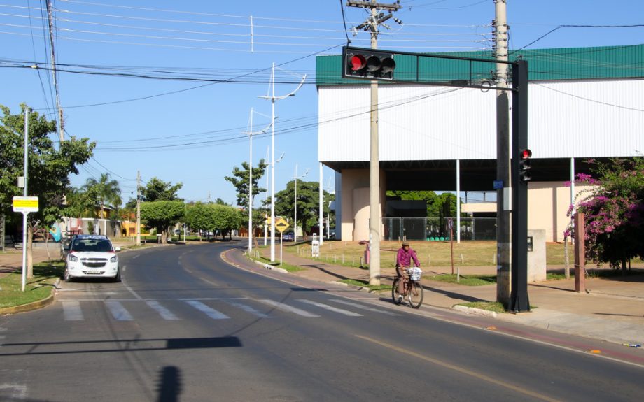 Prefeitura instala semáforos “inteligentes” para melhorar fluidez do trânsito