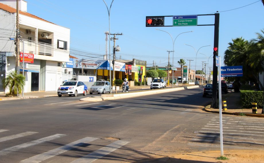 Prefeitura instala semáforos “inteligentes” para melhorar fluidez do trânsito