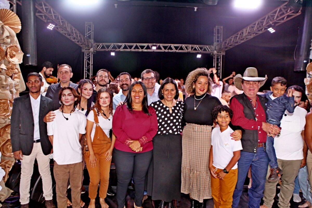 <strong>Espetáculo “Te Agradeço Mãe” emociona público presente em noite de homenagem às mães</strong>