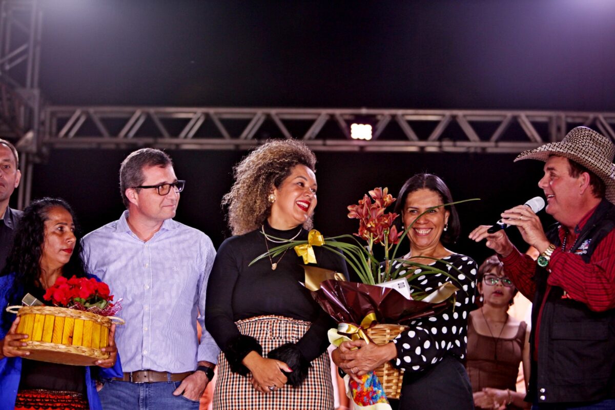 <strong>Espetáculo “Te Agradeço Mãe” emociona público presente em noite de homenagem às mães</strong>