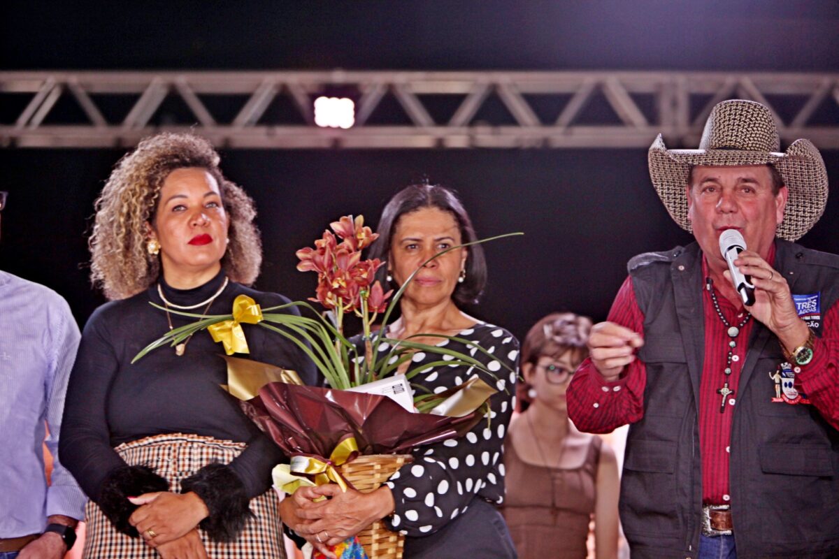 <strong>Espetáculo “Te Agradeço Mãe” emociona público presente em noite de homenagem às mães</strong>