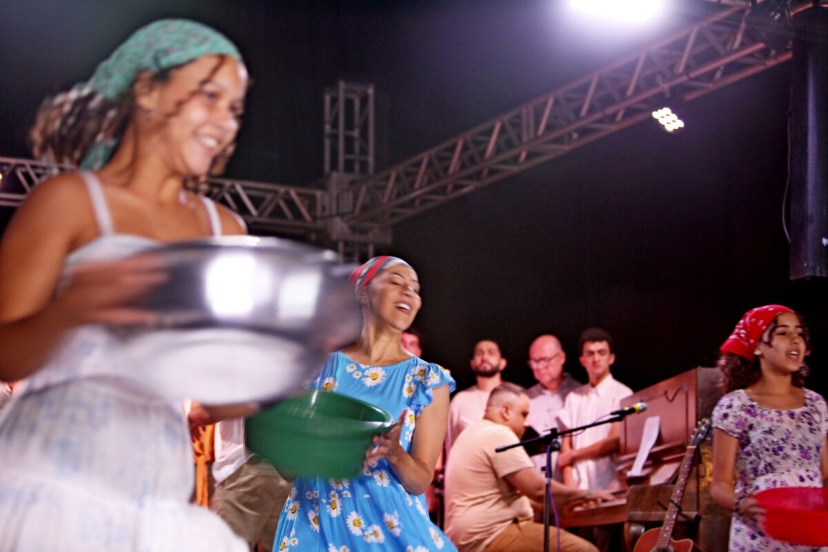 <strong>Espetáculo “Te Agradeço Mãe” emociona público presente em noite de homenagem às mães</strong>