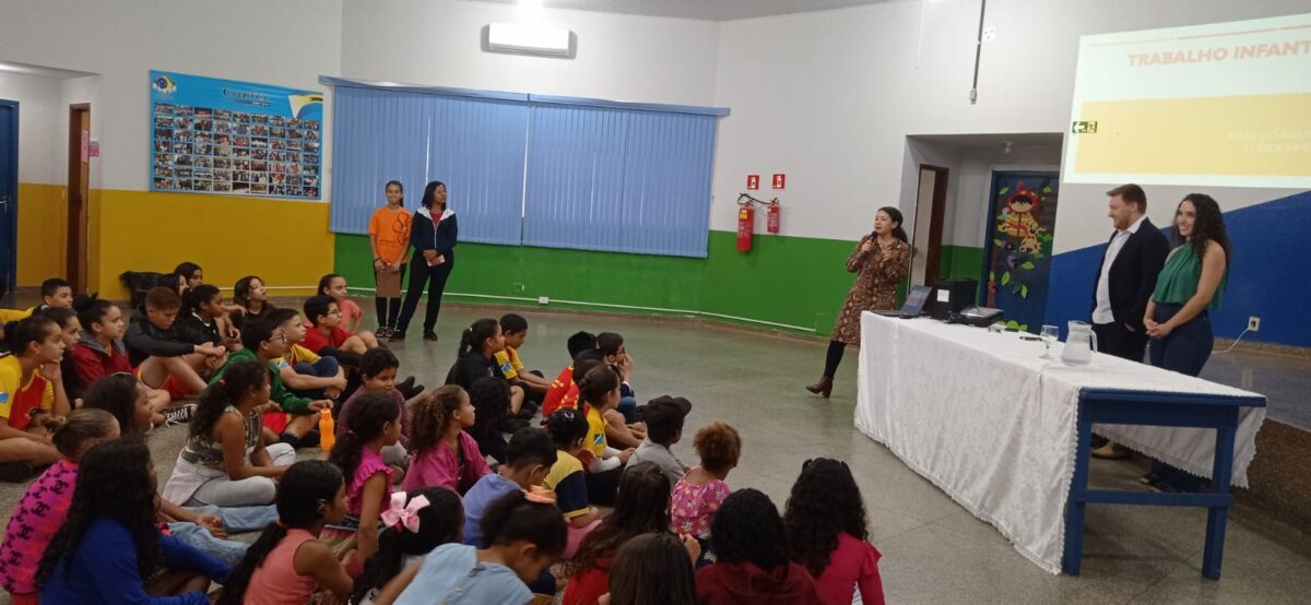 Assistência Social reforça campanha contra o trabalho infantil com palestras e brincadeiras em Ribas do Rio Pardo