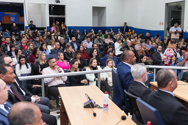 Vereadores entregam Moções de Congratulação e Títulos de Cidadão 