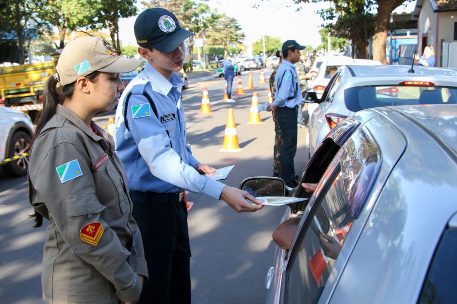 Mobilização em Arapuá e blitz educativa são realizadas pela Campanha Junho Prata