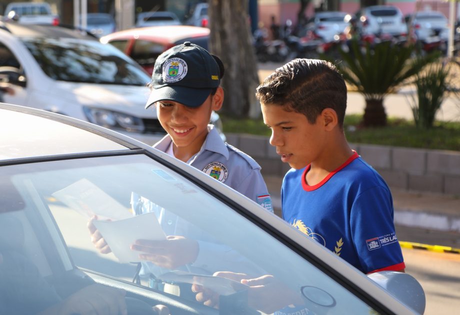 Mobilização em Arapuá e blitz educativa são realizadas pela Campanha Junho Prata