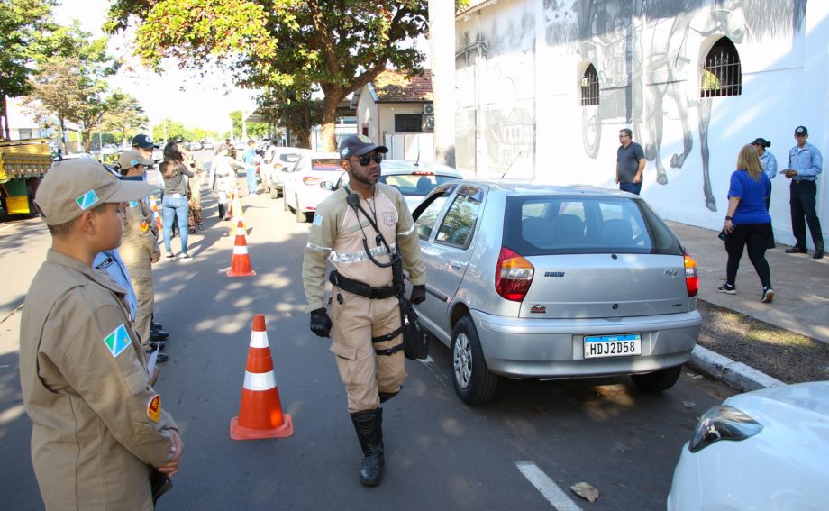 Mobilização em Arapuá e blitz educativa são realizadas pela Campanha Junho Prata