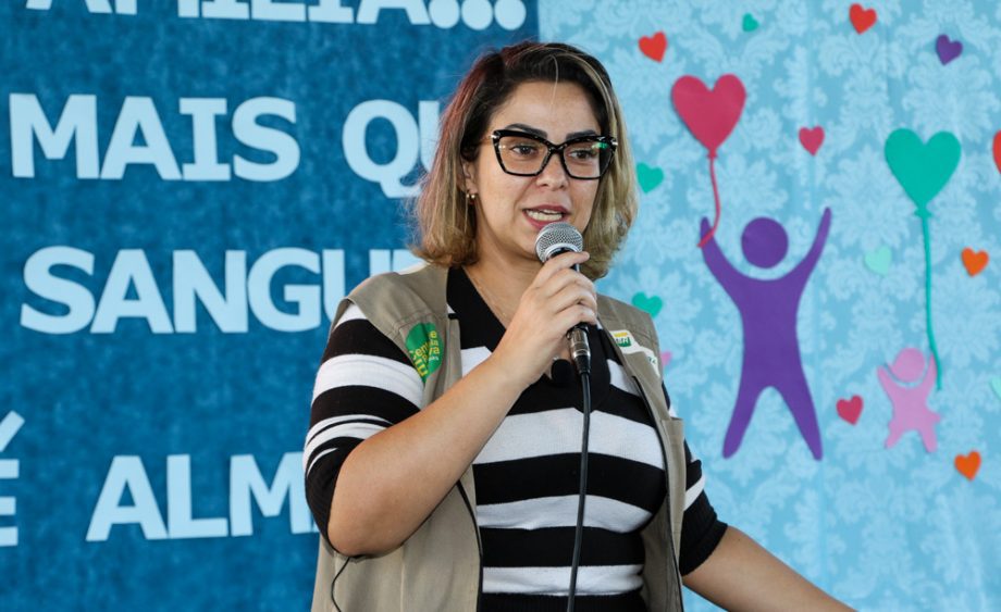 Apresentações culturais emocionam familiares dos alunos e adolescentes do CRASE “Coração de Mãe”