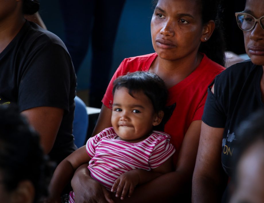 Apresentações culturais emocionam familiares dos alunos e adolescentes do CRASE “Coração de Mãe”