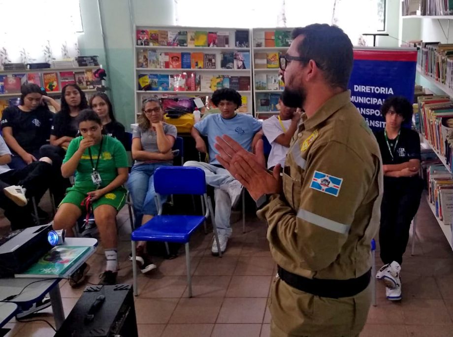 EDUCAÇÃO NO TRÂNSITO – Deptran ministra palestras nas Escolas Fernando Corrêa e João Ponce