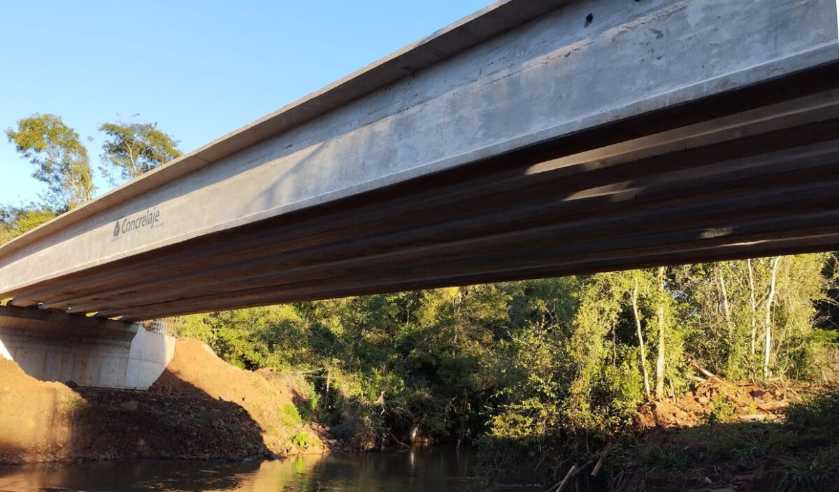 Construção de ponte entre Ponta Porã e Laguna Carapã avança com aplicação de vigas