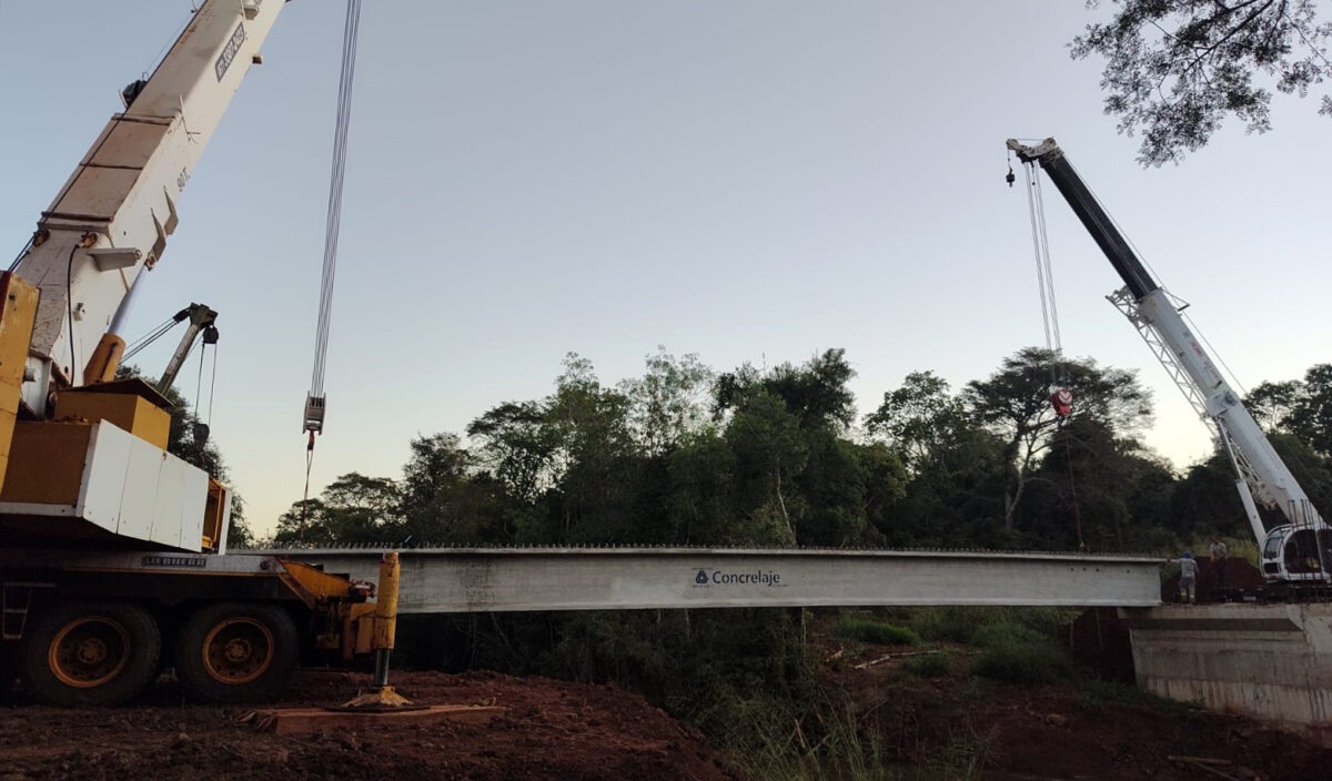 Construção de ponte entre Ponta Porã e Laguna Carapã avança com aplicação de vigas