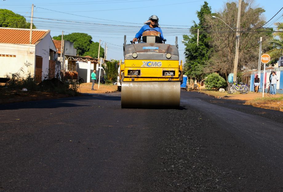 Trecho de ruas do Bairro São Carlos recebem recapeamento, veja quais