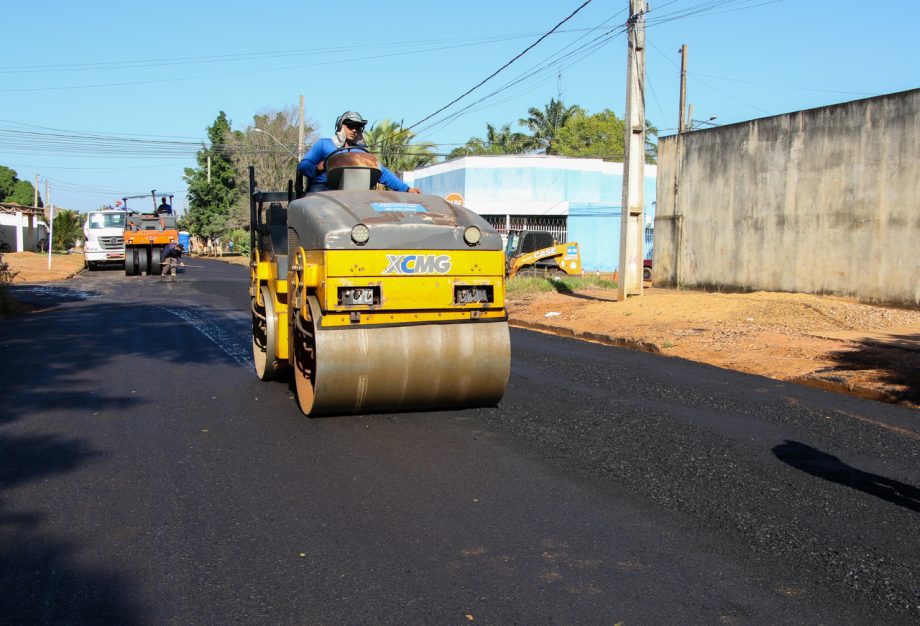 Trecho de ruas do Bairro São Carlos recebem recapeamento, veja quais