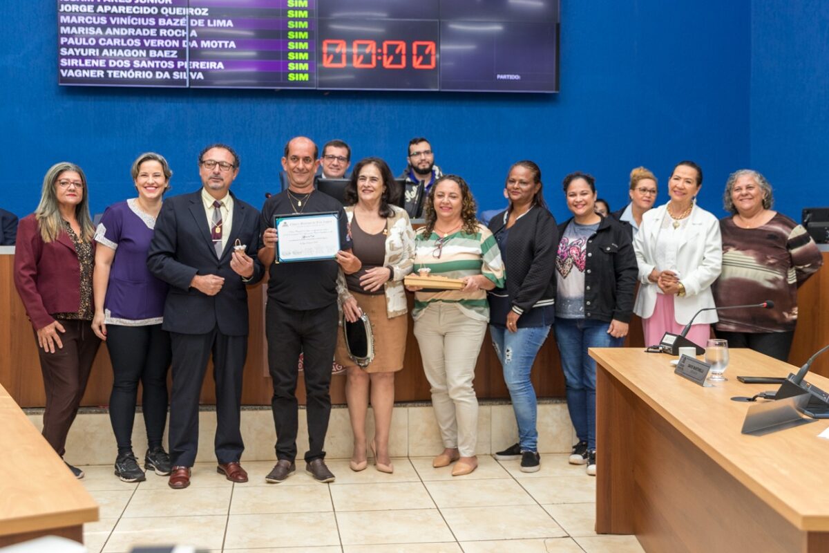 Câmara entrega homenagem ao auxiliar de enfermagem Jefferson da Costa