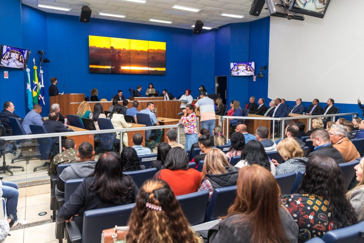 Vereadores outorgam honrarias a secretários municipais