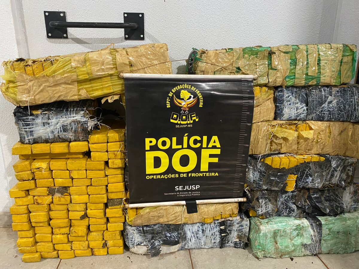 Mais de 300 quilos de drogas são localizados pelo DOF em estrada vicinal de Aral Moreira