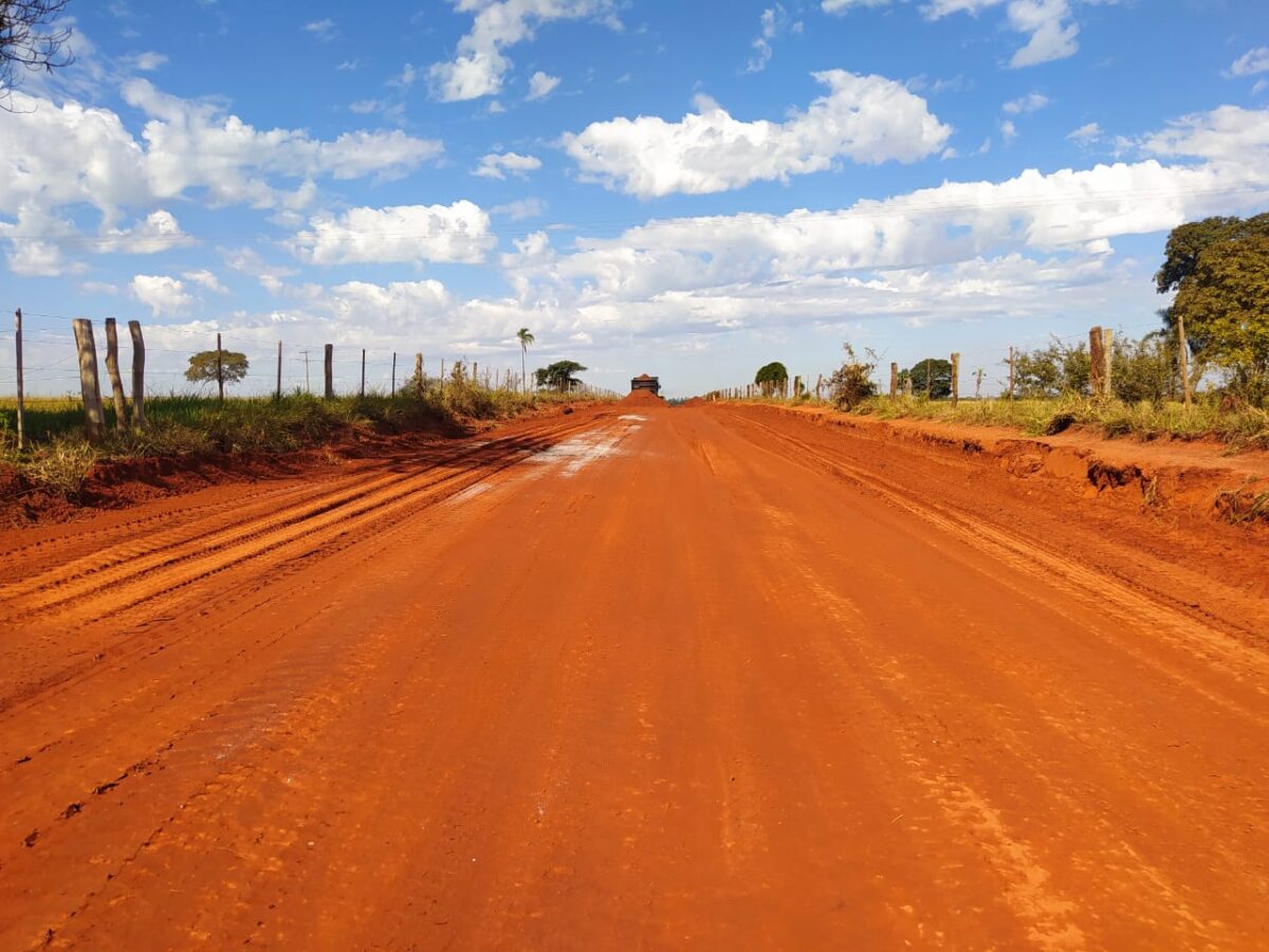 Prefeitura de Brasilândia realiza conservação das estradas rurais