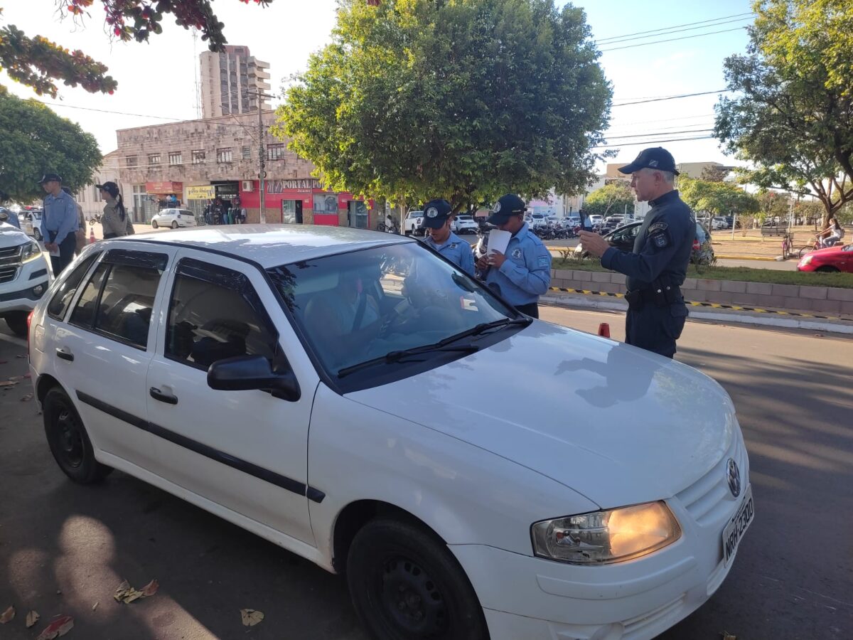 Blitz Educativa ‘Junho Prata’ com campanha de enfrentamento ao idoso é realizada em Três Lagoas