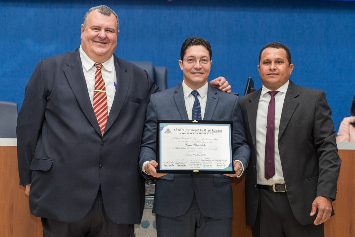 Câmara entrega títulos, moções e diploma de mérito esportivo em solenidade