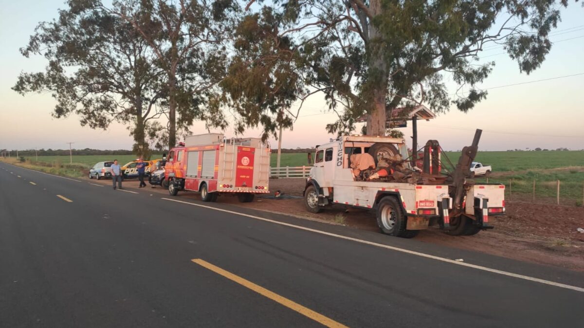 Caminhão capota entre Bataguassu e Anaurilândia e motorista morre na hora