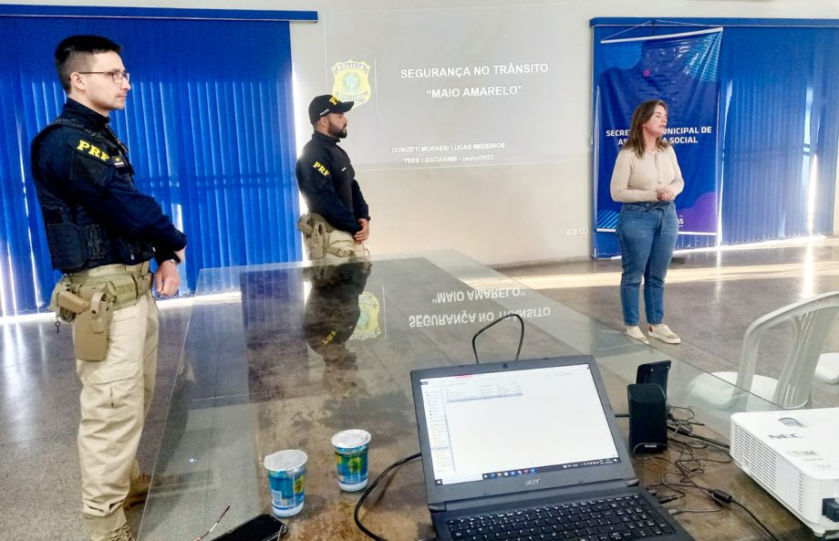 Assistência Social e PRF realizam palestra sobre direção defensiva para motoristas da pasta