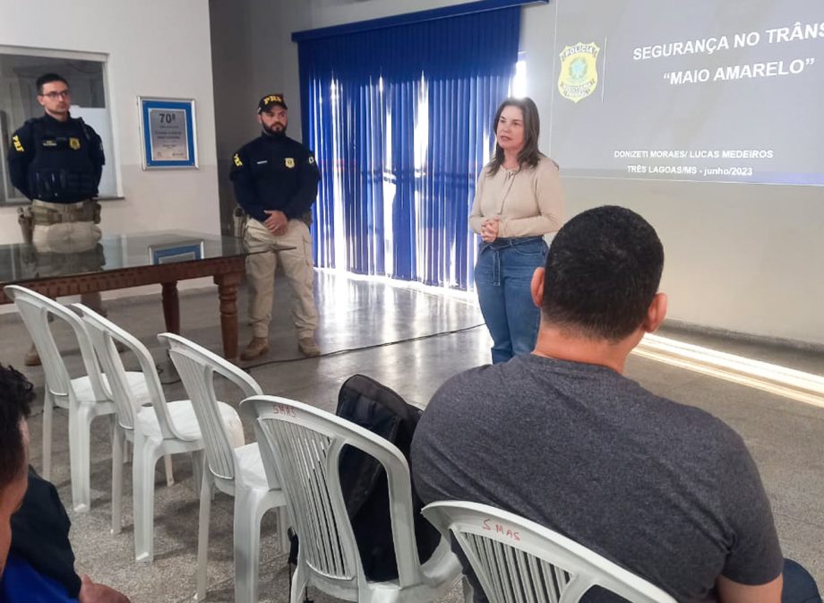 Assistência Social e PRF realizam palestra sobre direção defensiva para motoristas da pasta