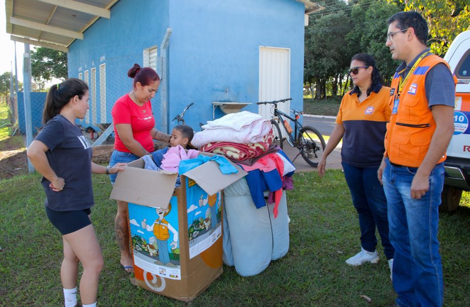 Defesa Civil encerra Campanha do Agasalho com distribuição de peças no Distrito de Arapuá