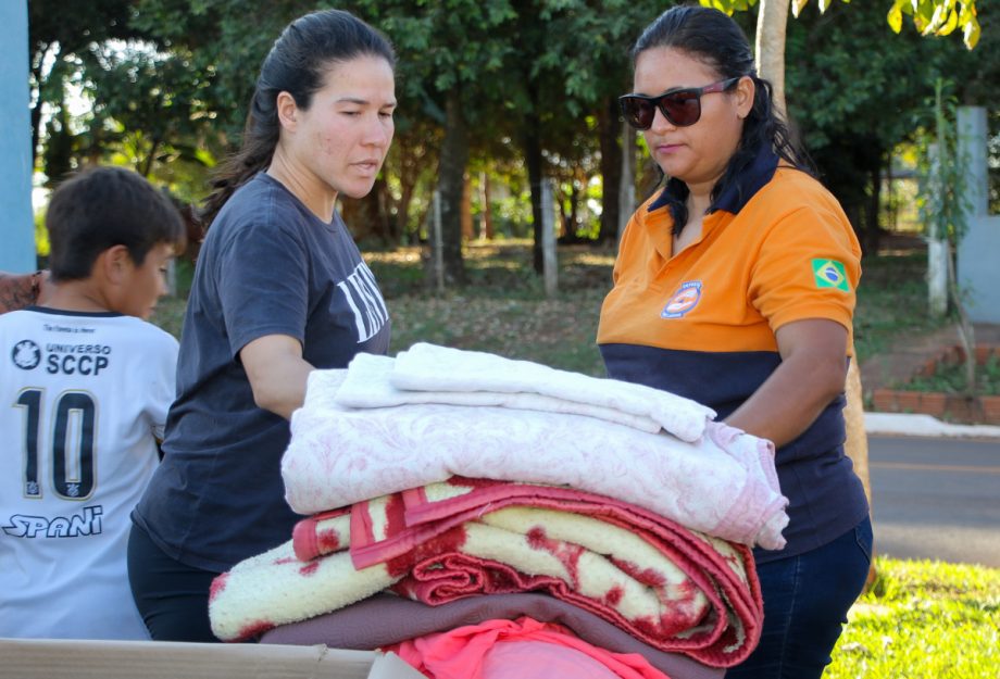 Defesa Civil encerra Campanha do Agasalho com distribuição de peças no Distrito de Arapuá