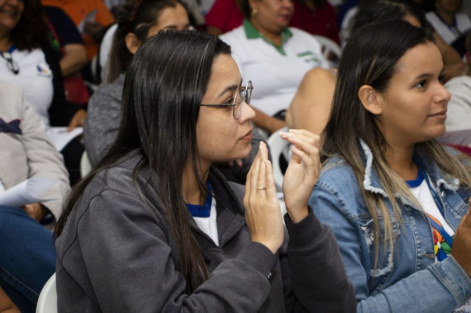 QUALIFICAÇÃO – Prefeitura entrega kits aos agentes de saúde e de combate a endemias