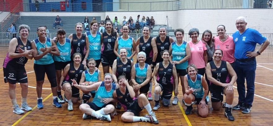 Em preparação para mundial, equipe feminina de basquete máster de MS participa de torneio em Curitiba