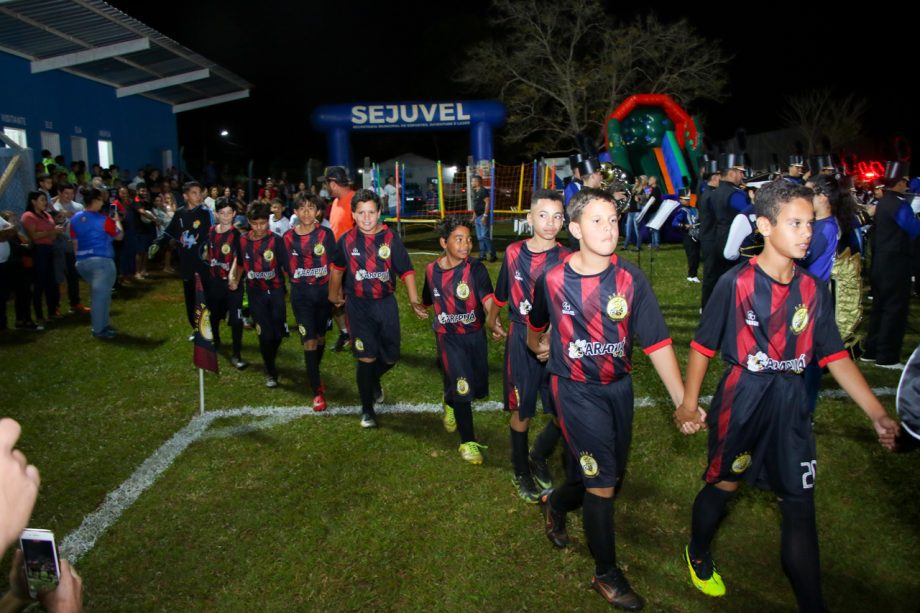 Prefeitura de Três Lagoas inaugura Iluminação de Led no campo de futebol de Arapuá