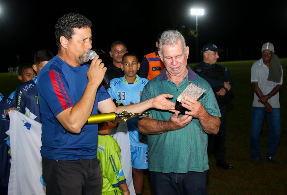 Prefeitura de Três Lagoas inaugura Iluminação de Led no campo de futebol de Arapuá