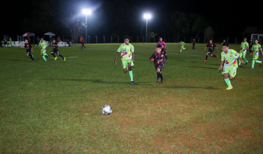 Prefeitura de Três Lagoas inaugura Iluminação de Led no campo de futebol de Arapuá