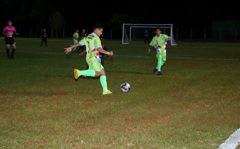 Prefeitura de Três Lagoas inaugura Iluminação de Led no campo de futebol de Arapuá