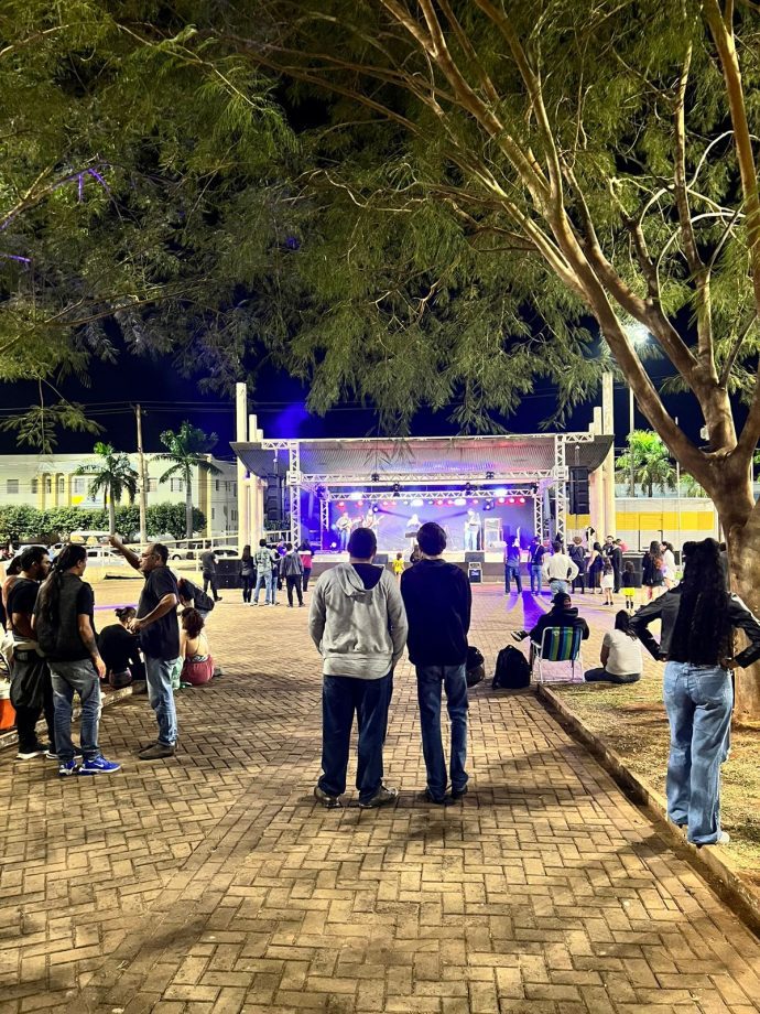 Bandas Adulfe e Black Night celebraram Dia do Rock, em evento da AROC e Cultura
