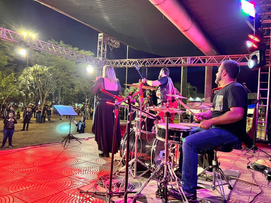 Bandas Adulfe e Black Night celebraram Dia do Rock, em evento da AROC e Cultura