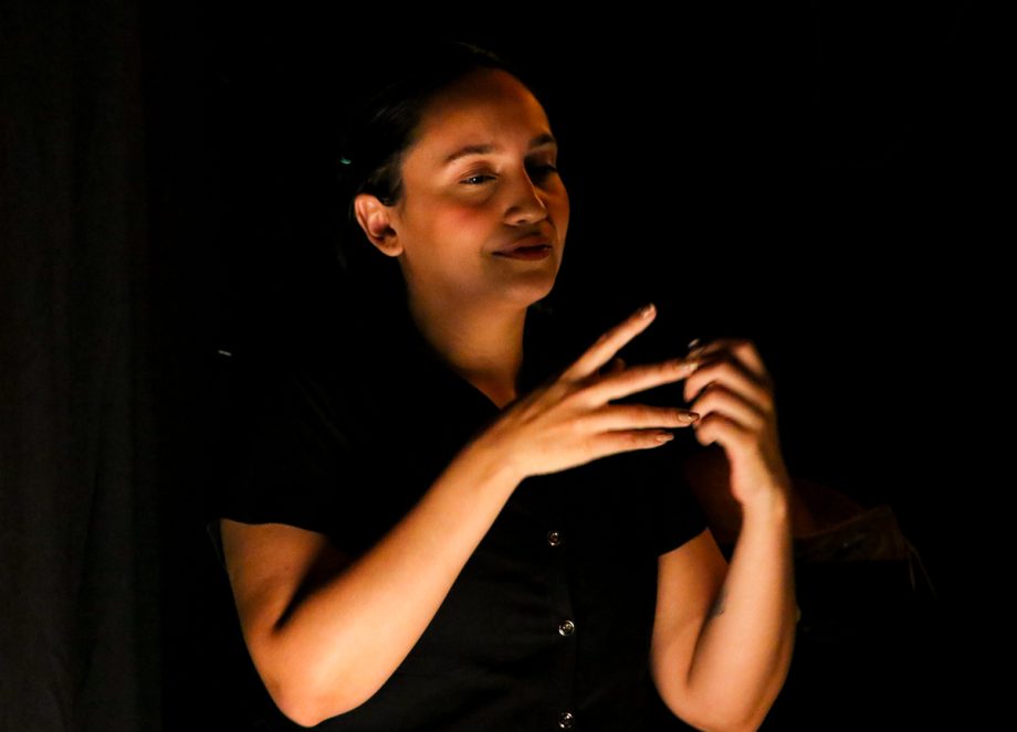 Espetáculo teatral inclusivo para surdos emociona e marca o aniversário de 4 anos da Central de Intérprete de Libras em Três Lagoas