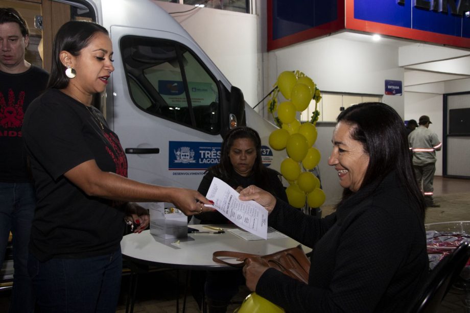 JULHO AMARELO – Saúde promoveu ação em alusão ao mês de luta contra a hepatites virais, na Feira Central