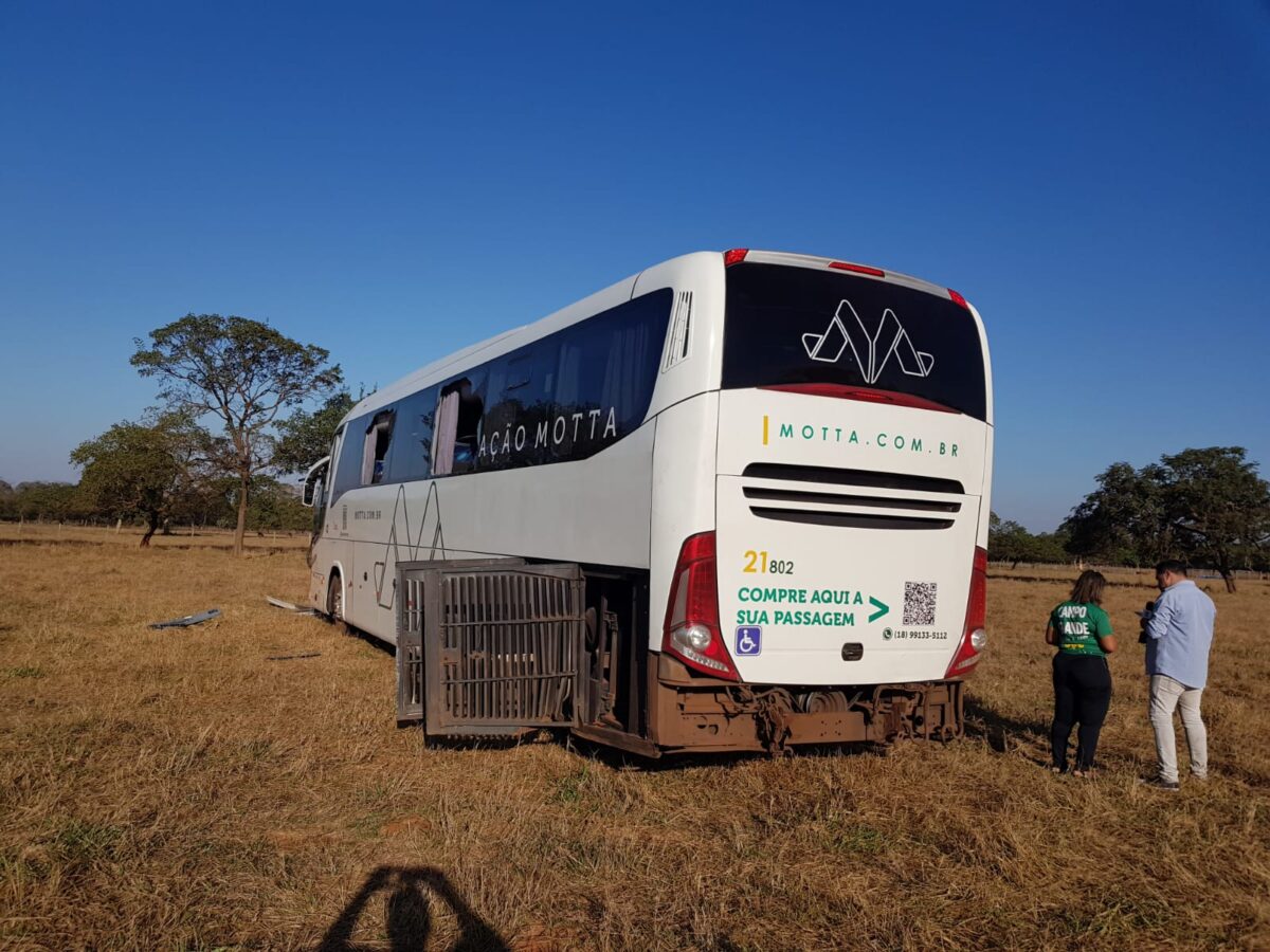 Motorista morre e passageiros de ônibus ficam feridos em grave acidente na ‘rodovia da morte’, BR-262