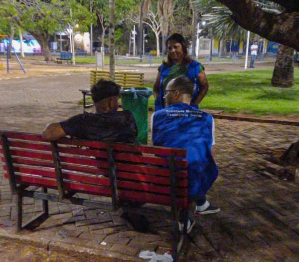 Abordagem Social se antecipa em relação a frente fria e realiza ação com pessoas em situação de rua