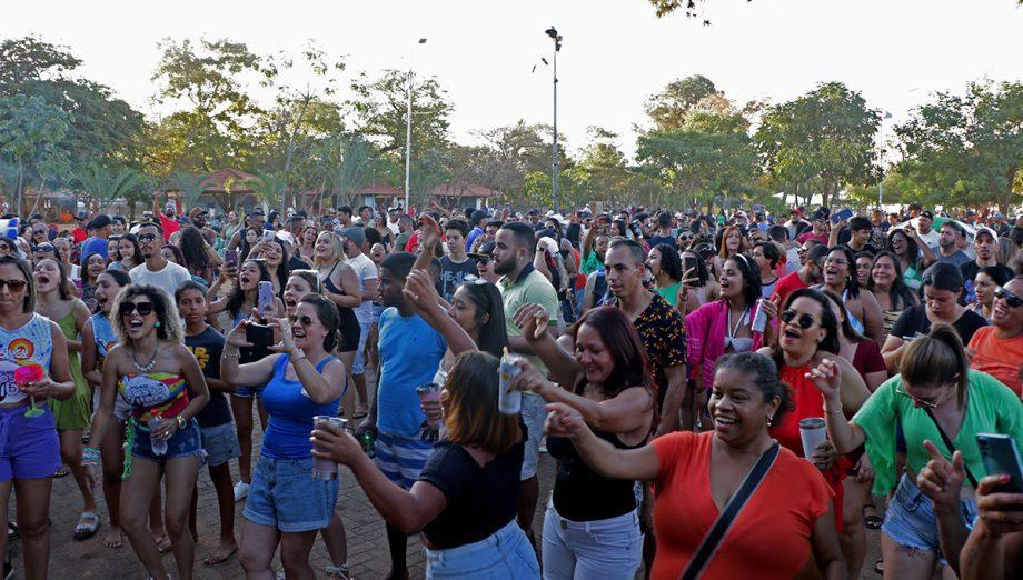 TARDEZINHA NO BALNEÁRIO – Segundo domingo supera público da semana passada e população pede mais