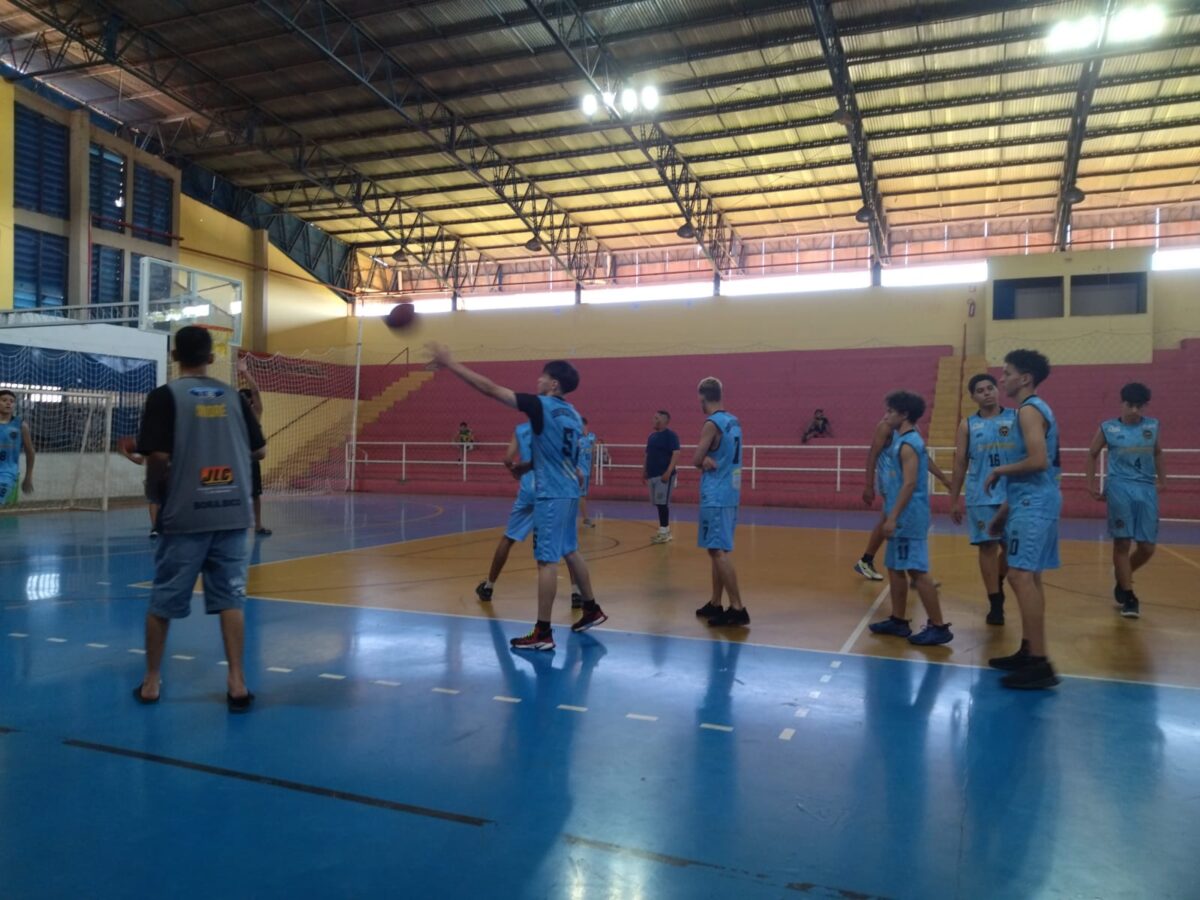 Torneio de basquete em Ribas reúne mais de 60 atletas visando campeonato